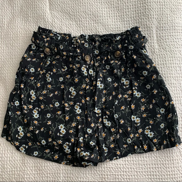 American Eagle High Waisted Paper Bag Shorts Medium - Picture 5 of 5